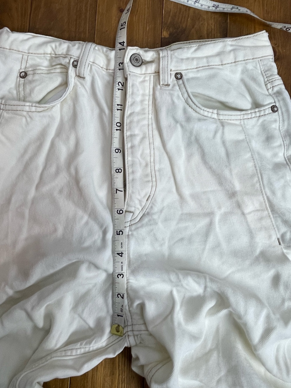 We the free size 27 cream colored wide leg jeans - Picture 6 of 7